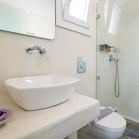 Depis Private Naxos Willa *